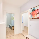 Olive - 3 Schlafzimmer - Zentral - Inkl Parken Lägenhet *